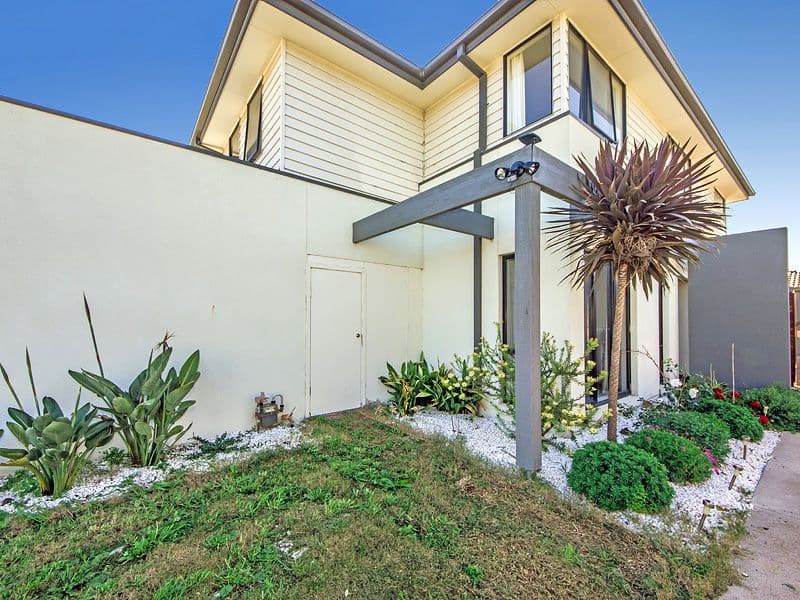 15 Regent Close, BURNSIDE HEIGHTS VIC 3023, Burnside Heights - Thumbnail 2