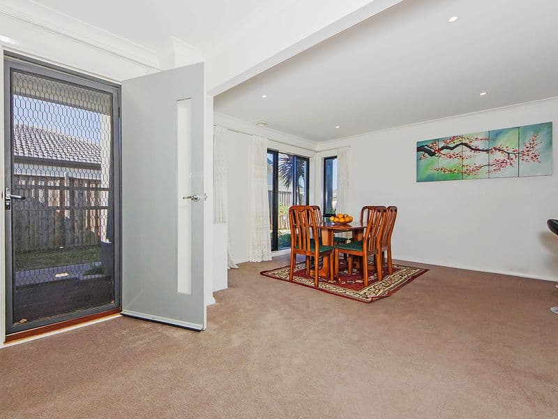 15 Regent Close, BURNSIDE HEIGHTS VIC 3023, Burnside Heights - Thumbnail 4