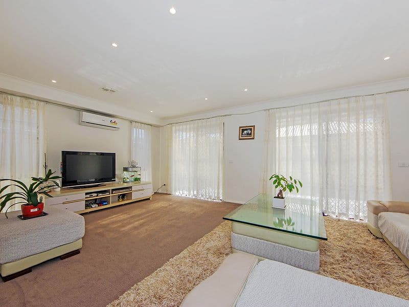15 Regent Close, BURNSIDE HEIGHTS VIC 3023, Burnside Heights - Thumbnail 6