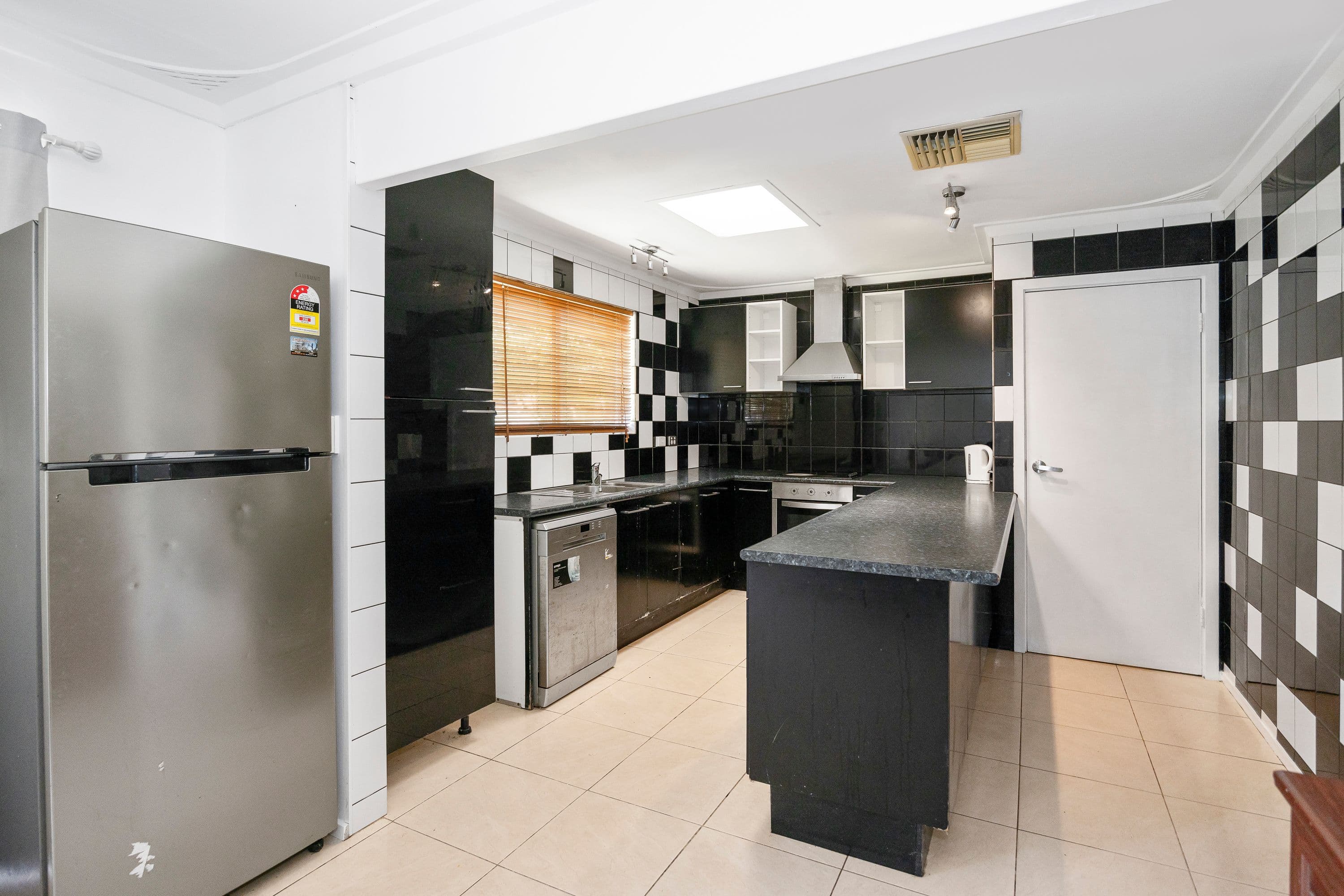 32 Kennett Street, Maddington WA 6109, Maddington - Thumbnail 2