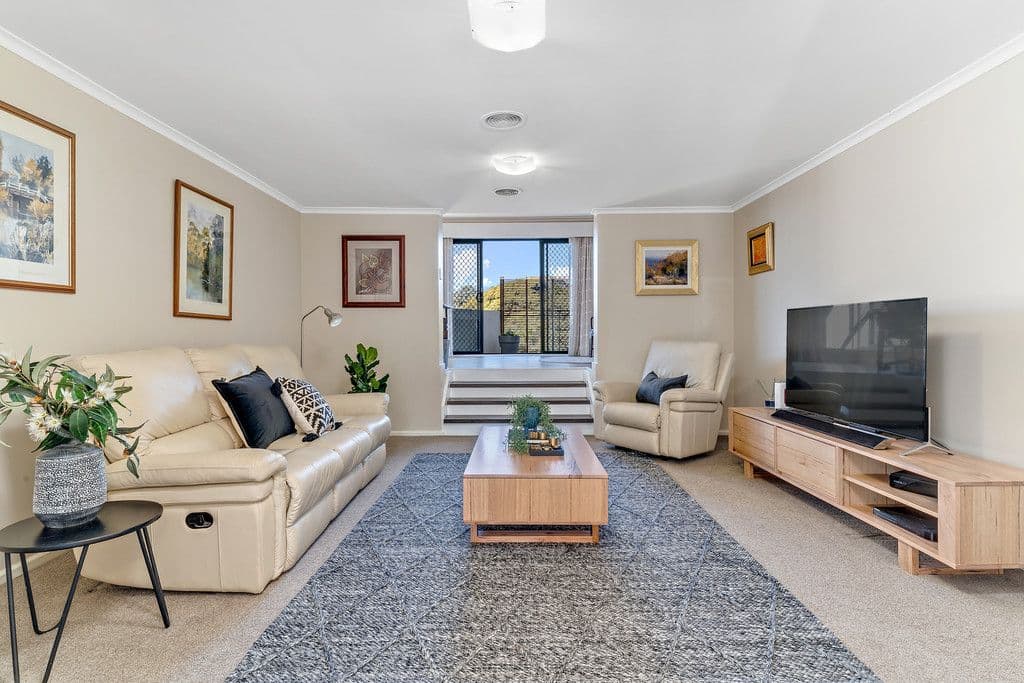 4 Molloy Crescent, Cook ACT 2614, Cook - Thumbnail 2