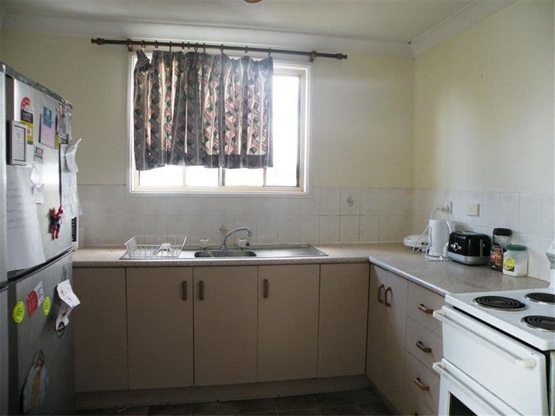 34 Bean Avenue, PARKHURST QLD 4702, Parkhurst - Thumbnail 3