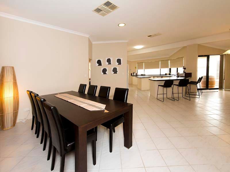 2 Lacombe Court, CANNING VALE WA 6155, Canning Vale - Thumbnail 2