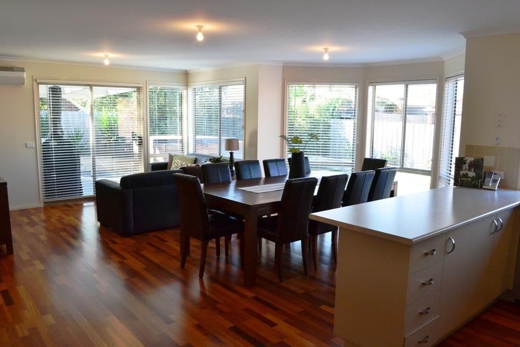 33 Burge Drive, SUNBURY VIC 3429, Sunbury - Thumbnail 4