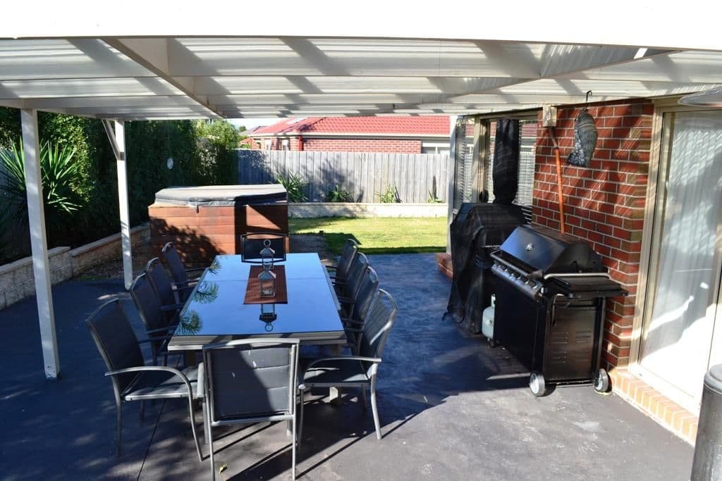 33 Burge Drive, SUNBURY VIC 3429, Sunbury - Thumbnail 6