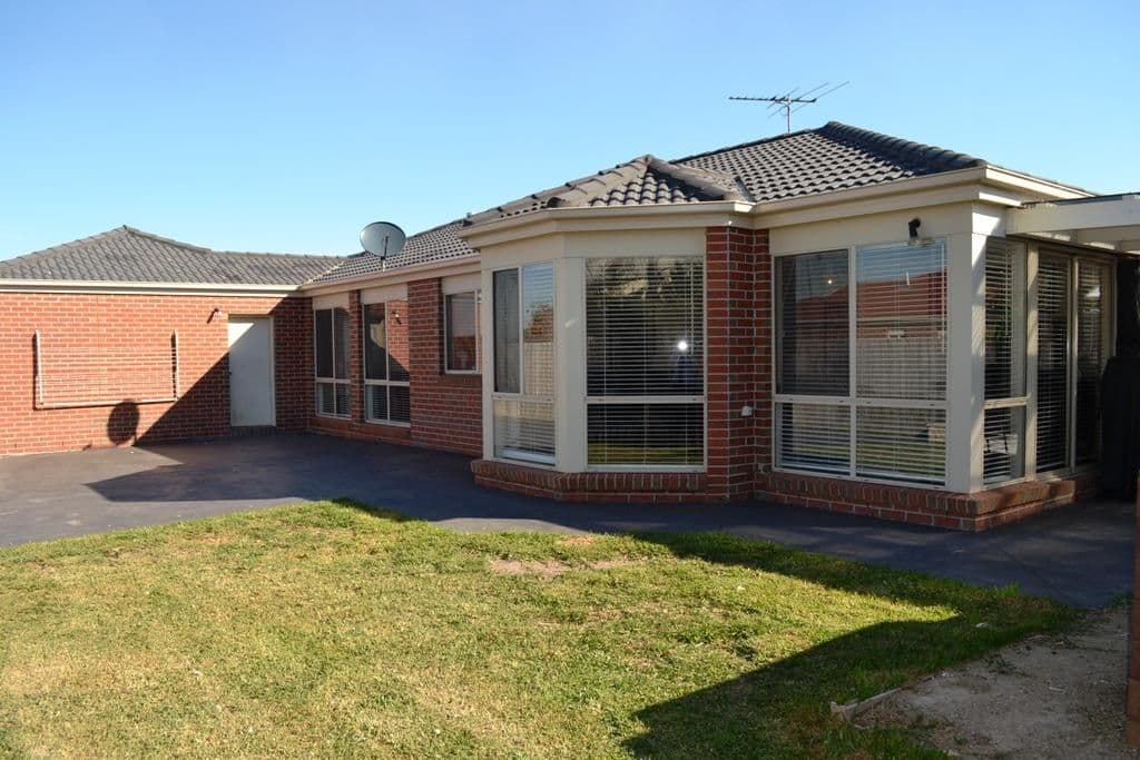 33 Burge Drive, SUNBURY VIC 3429, Sunbury - Thumbnail 7