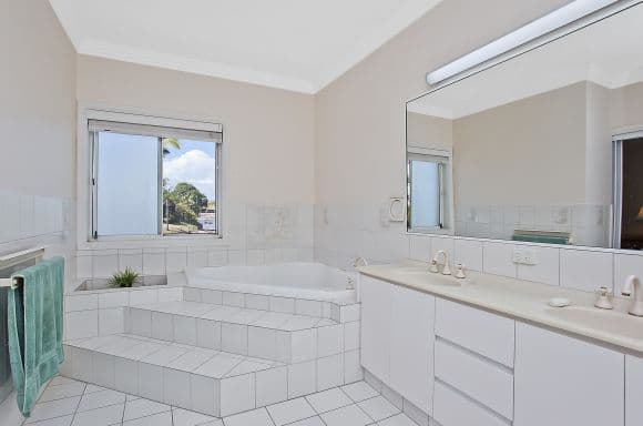 167 Campbell Street, SORRENTO QLD 4217, Sorrento - Thumbnail 8