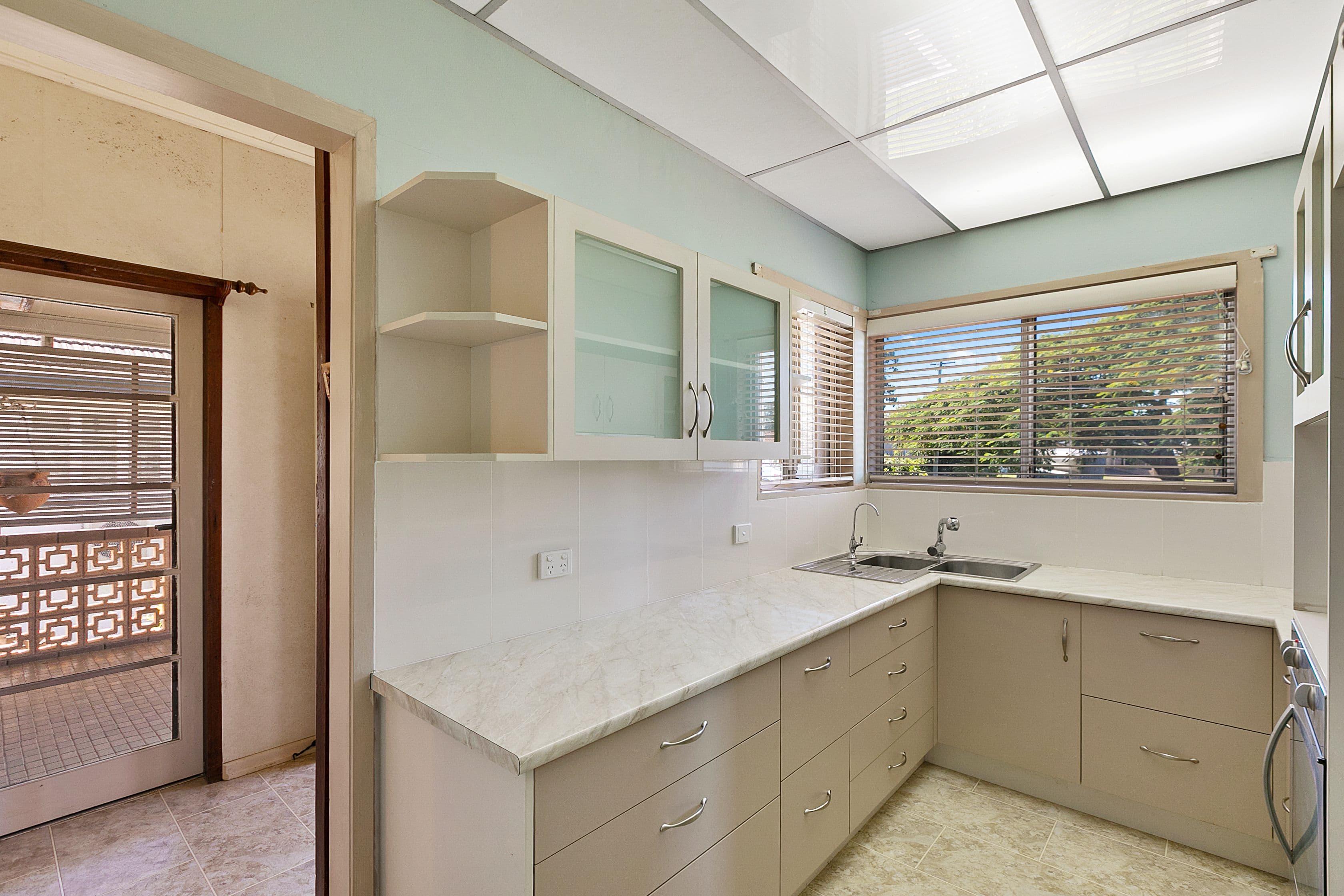 27 Justin Street, Holland Park West QLD 4121, Holland Park West - Thumbnail 4