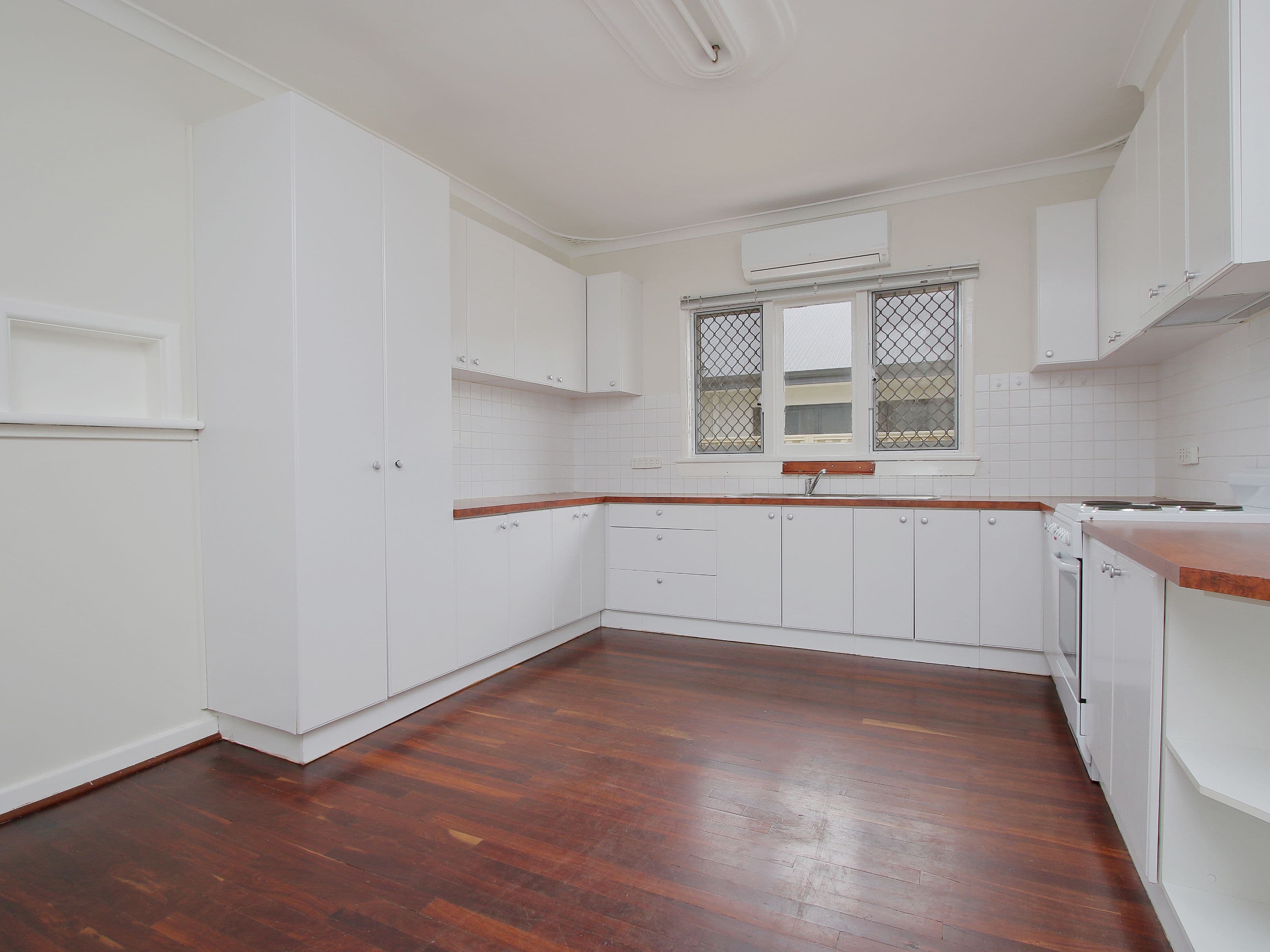 17 Peachey Avenue, Kewdale WA 6105, Kewdale - Thumbnail 2