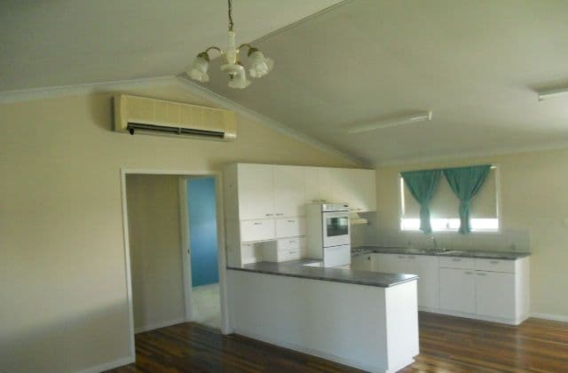 1 Hadley Street, PITTSWORTH QLD 4356, Pittsworth - Thumbnail 7