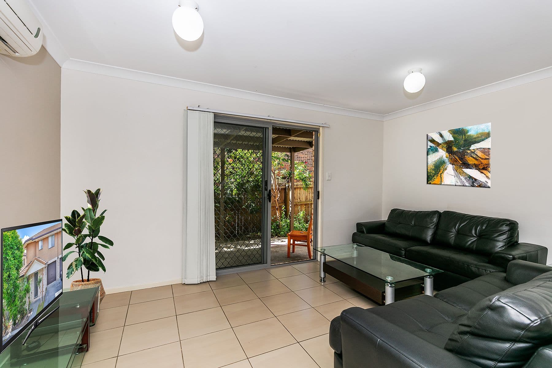 45 Defiance Road, Woodridge QLD 4114, Woodridge - Thumbnail 2