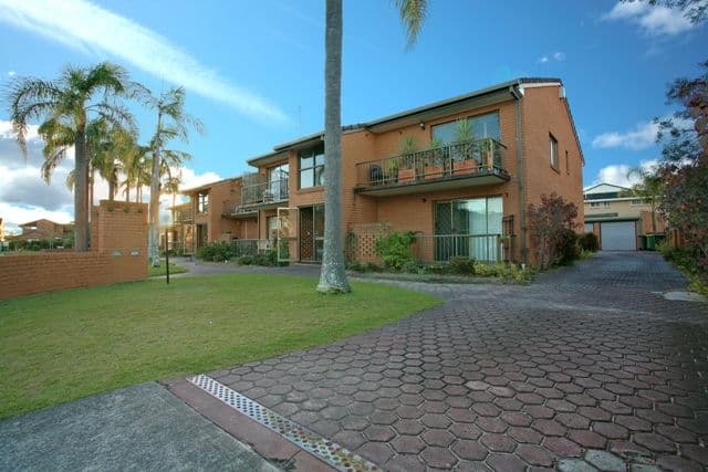 38 Duet Drive, MERMAID WATERS QLD 4218, Mermaid Waters - Thumbnail 2