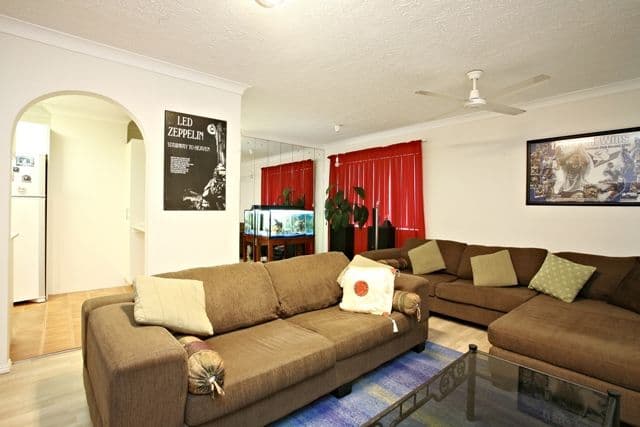 38 Duet Drive, MERMAID WATERS QLD 4218, Mermaid Waters - Thumbnail 4
