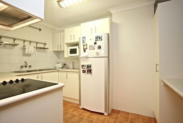 38 Duet Drive, MERMAID WATERS QLD 4218, Mermaid Waters - Thumbnail 5