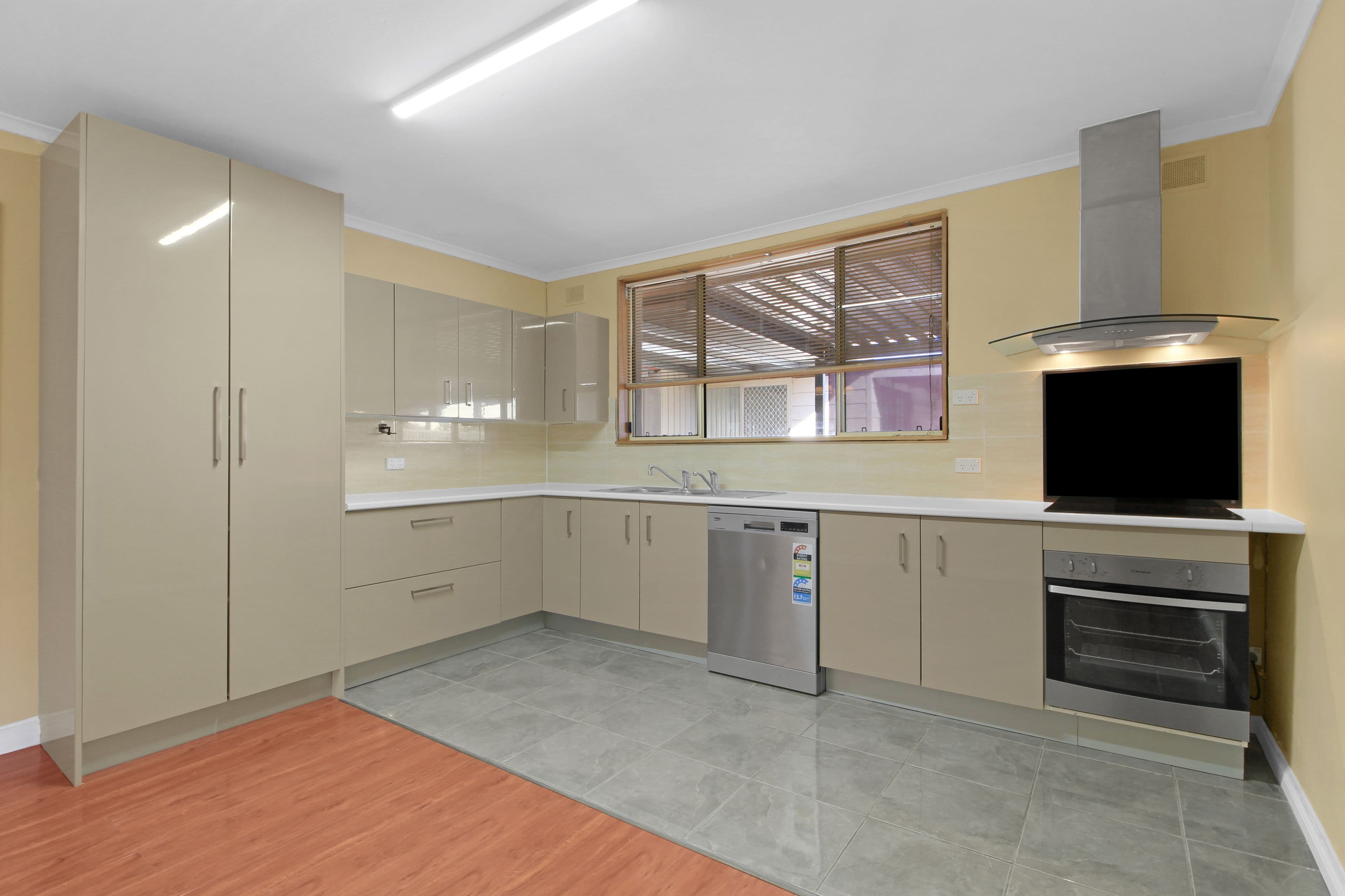11 Myrtle Street, Renmark SA 5341, Renmark - Thumbnail 3