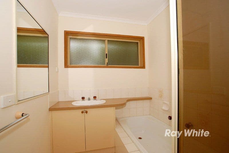 111 Gipps Crescent, CRANBOURNE VIC 3977, Cranbourne North - Thumbnail 8
