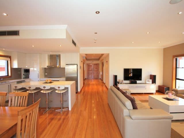 31 Surrey Avenue, GEORGES HALL NSW 2198, Georges Hall - Thumbnail 3