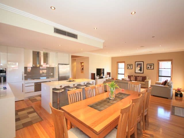 31 Surrey Avenue, GEORGES HALL NSW 2198, Georges Hall - Thumbnail 4