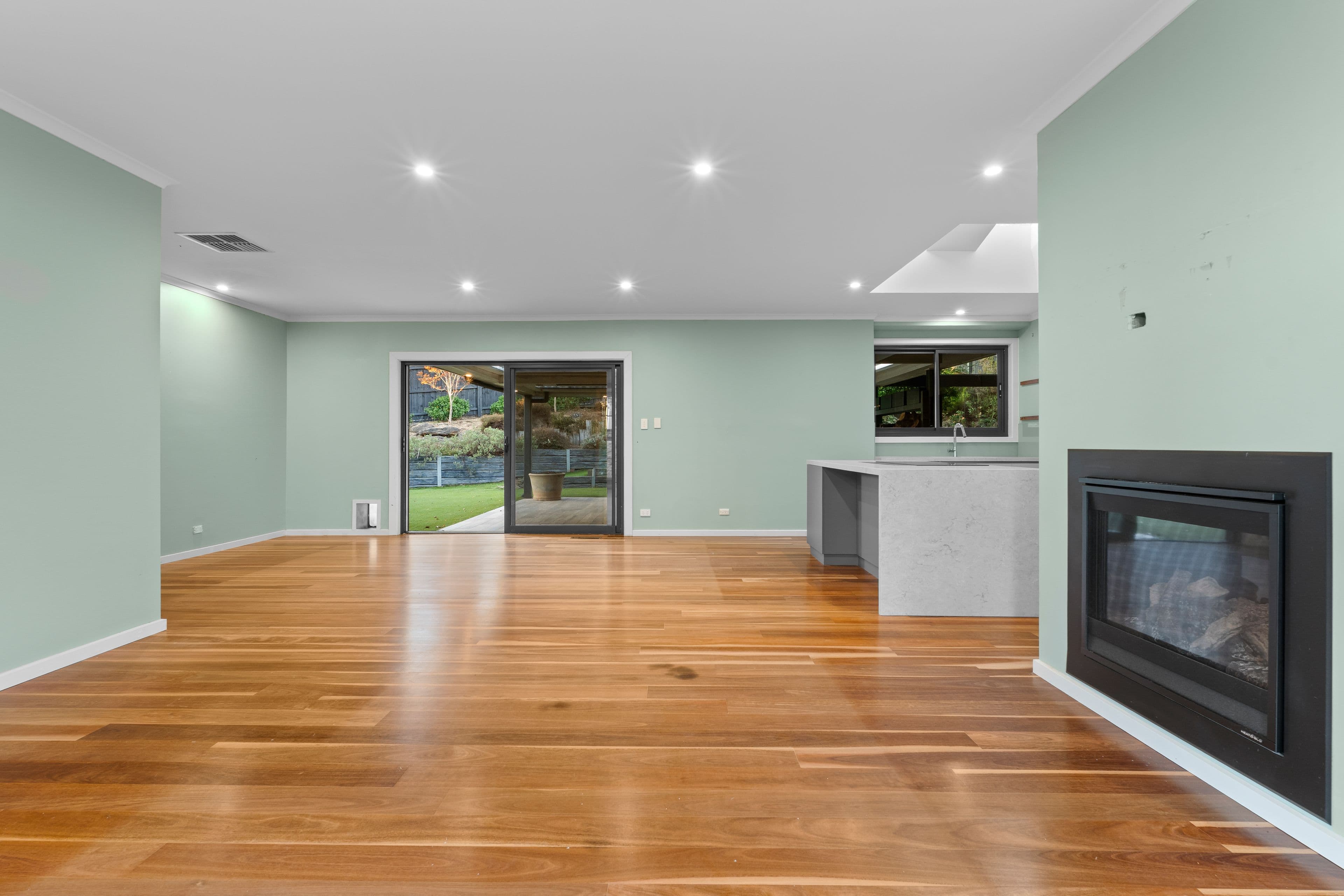 34 Nyora Road, Eltham VIC 3095, Eltham - Thumbnail 4