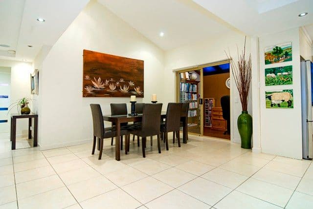 27 Sundown Drive, PARADISE POINT QLD 4216, Paradise Point - Thumbnail 3