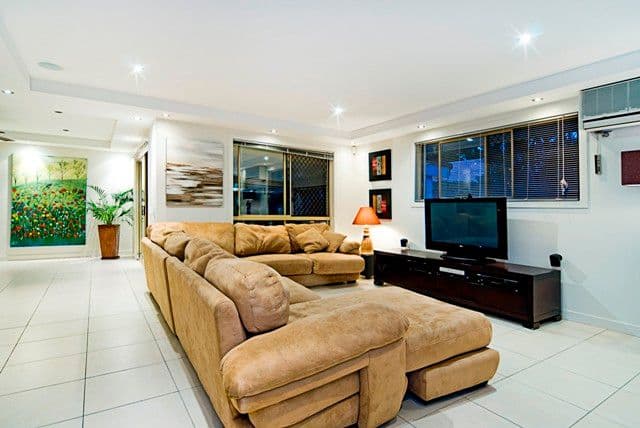 27 Sundown Drive, PARADISE POINT QLD 4216, Paradise Point - Thumbnail 4