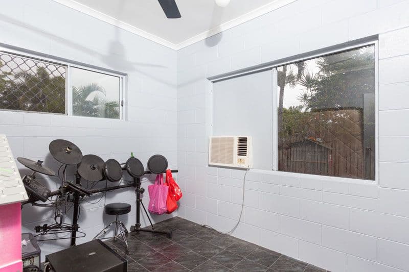 17 Harlequin Street, WHITE ROCK QLD 4868, White Rock - Thumbnail 8