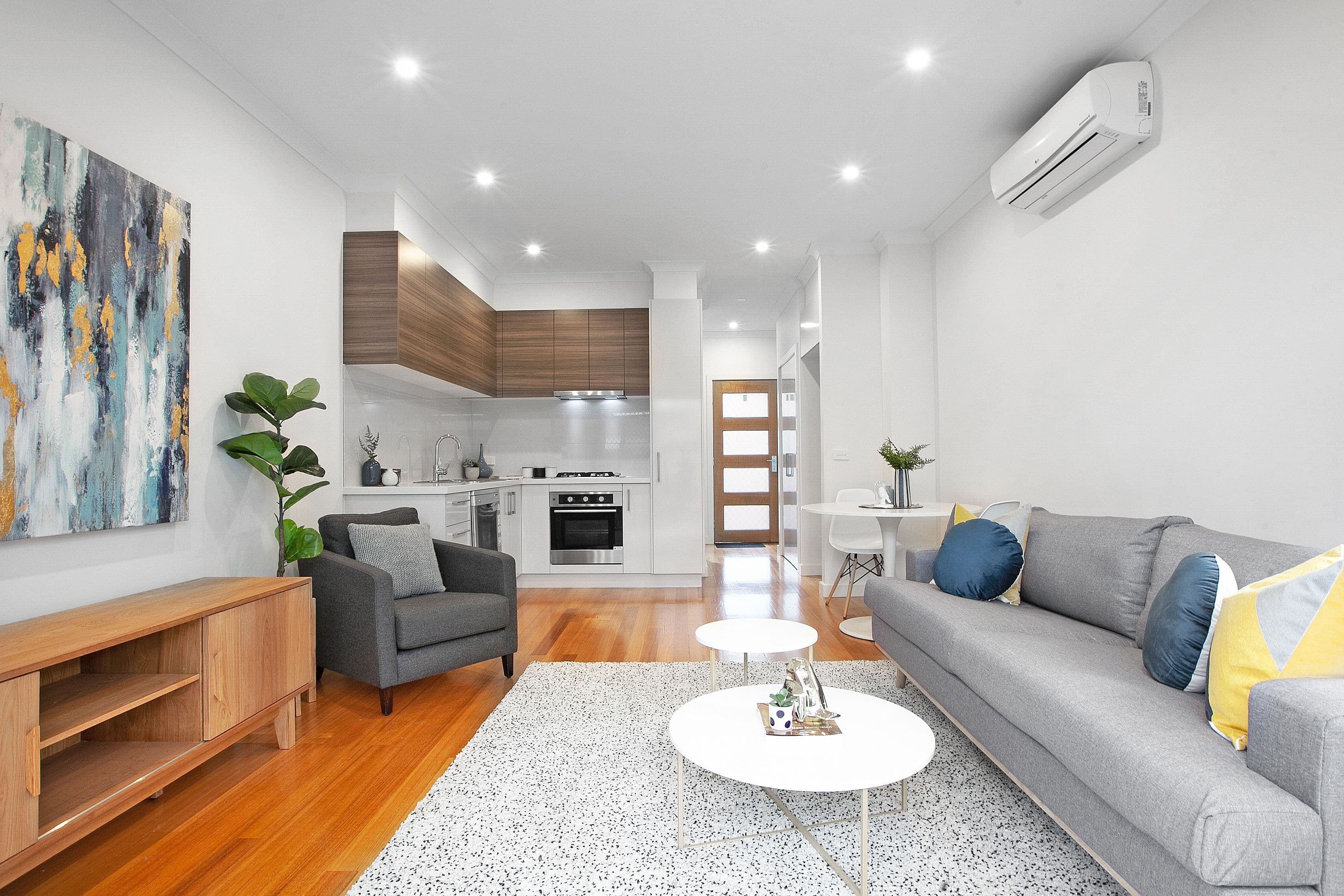 8 Miranda Road, Reservoir VIC 3073, Reservoir - Thumbnail 3