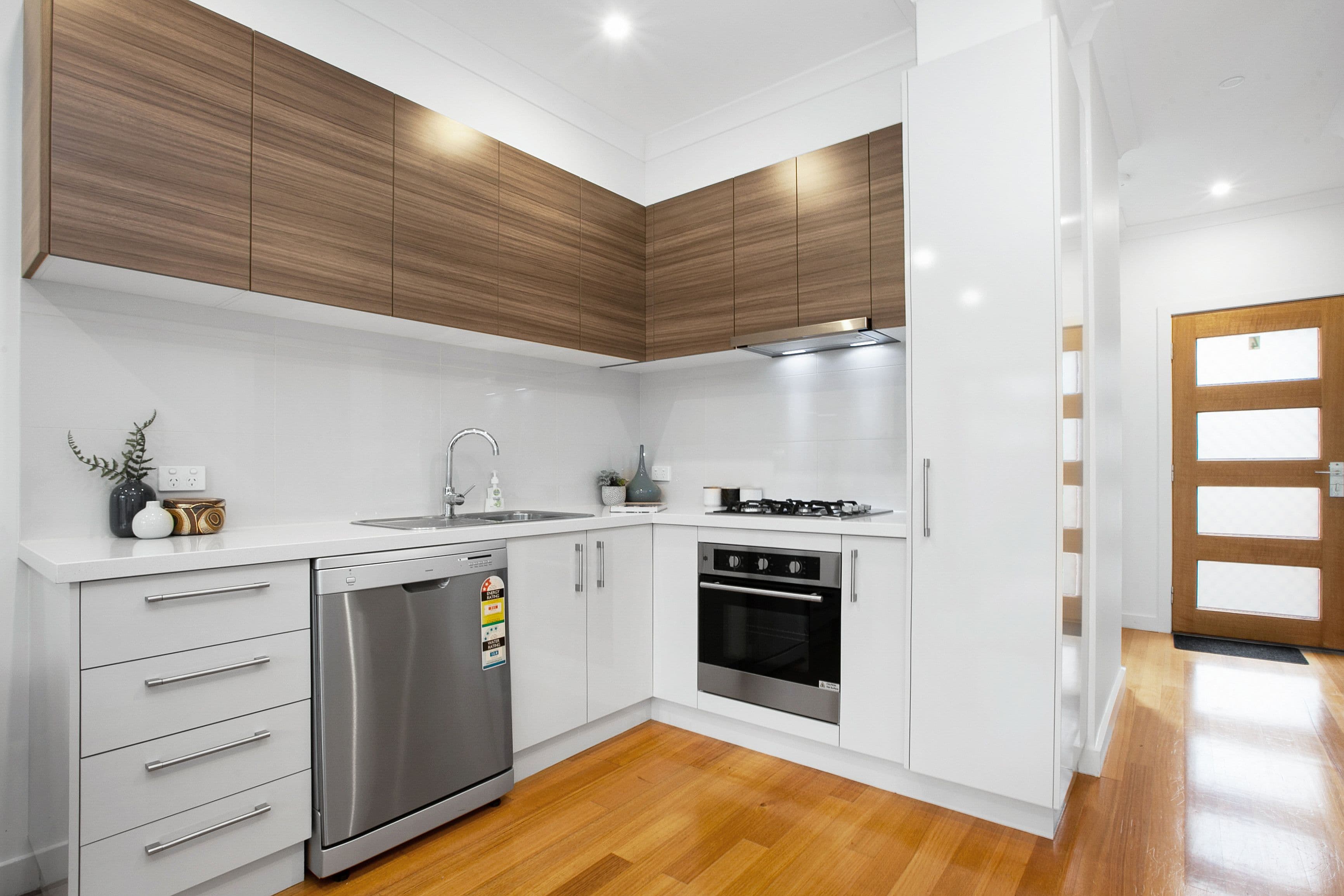 8 Miranda Road, Reservoir VIC 3073, Reservoir - Thumbnail 4