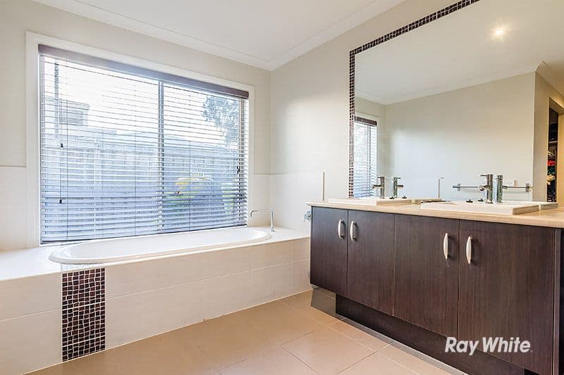 54 Thunderbolt Drive, Cranbourne East VIC 3977, Cranbourne East - Thumbnail 5