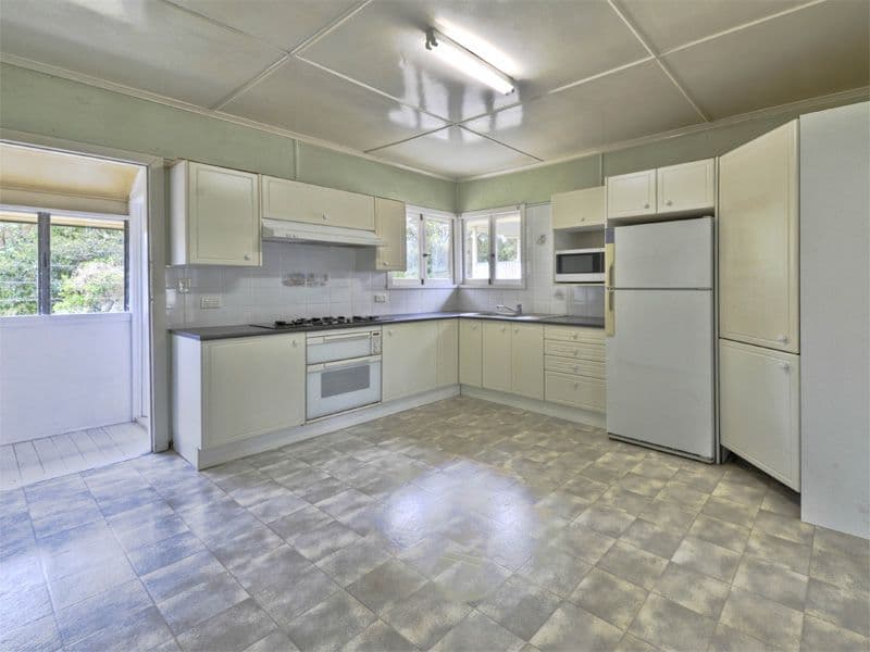 84 Molloy Road, CANNON HILL QLD 4170, Cannon Hill - Thumbnail 4