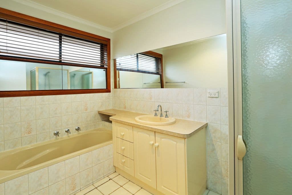 24 Henderson Drive, Lara VIC 3212, Lara - Thumbnail 5