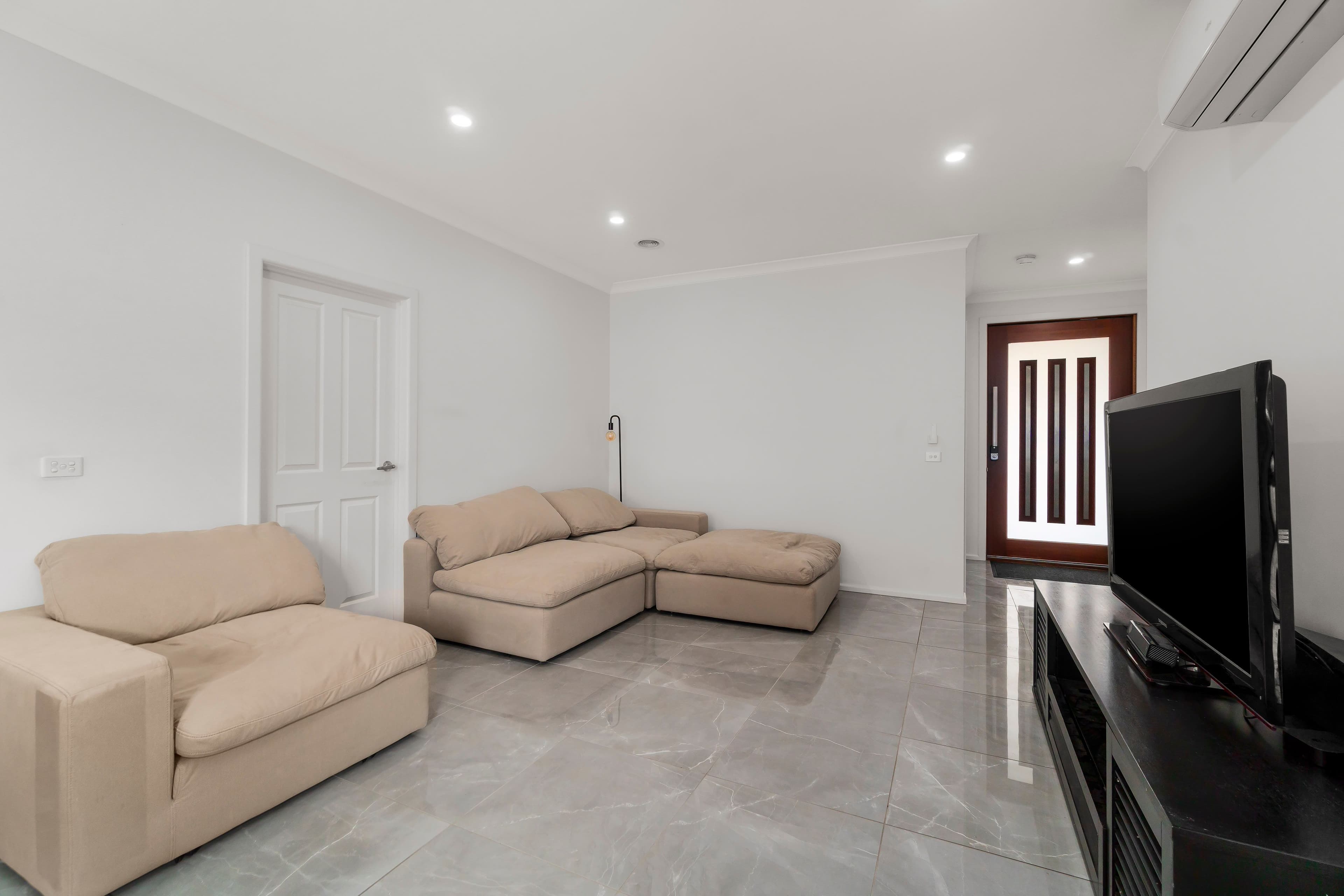 19 Loreen Street, Oakleigh South VIC 3167, Oakleigh South - Thumbnail 2