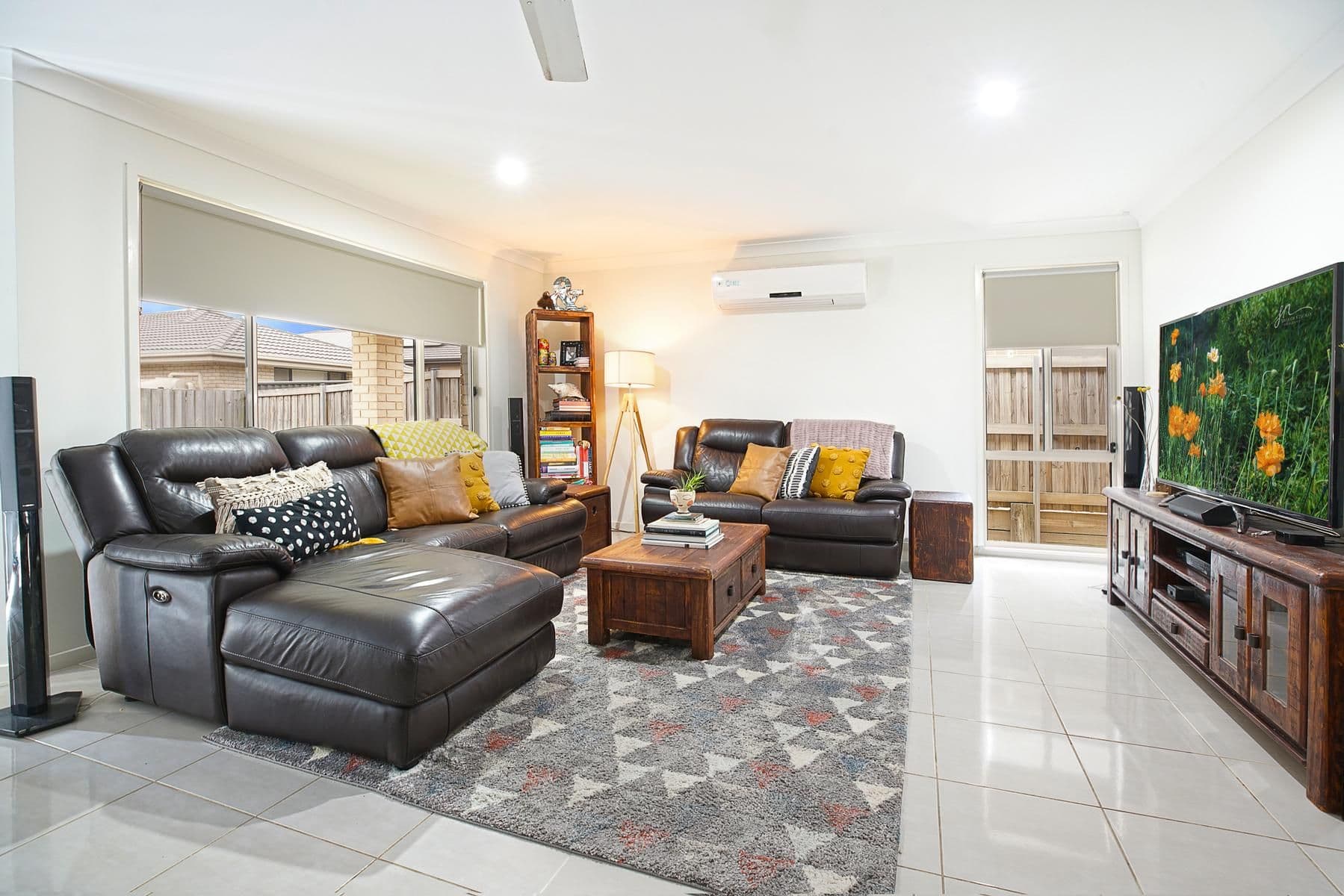 8 Blue View Terrace, Glenmore Park - Thumbnail 3