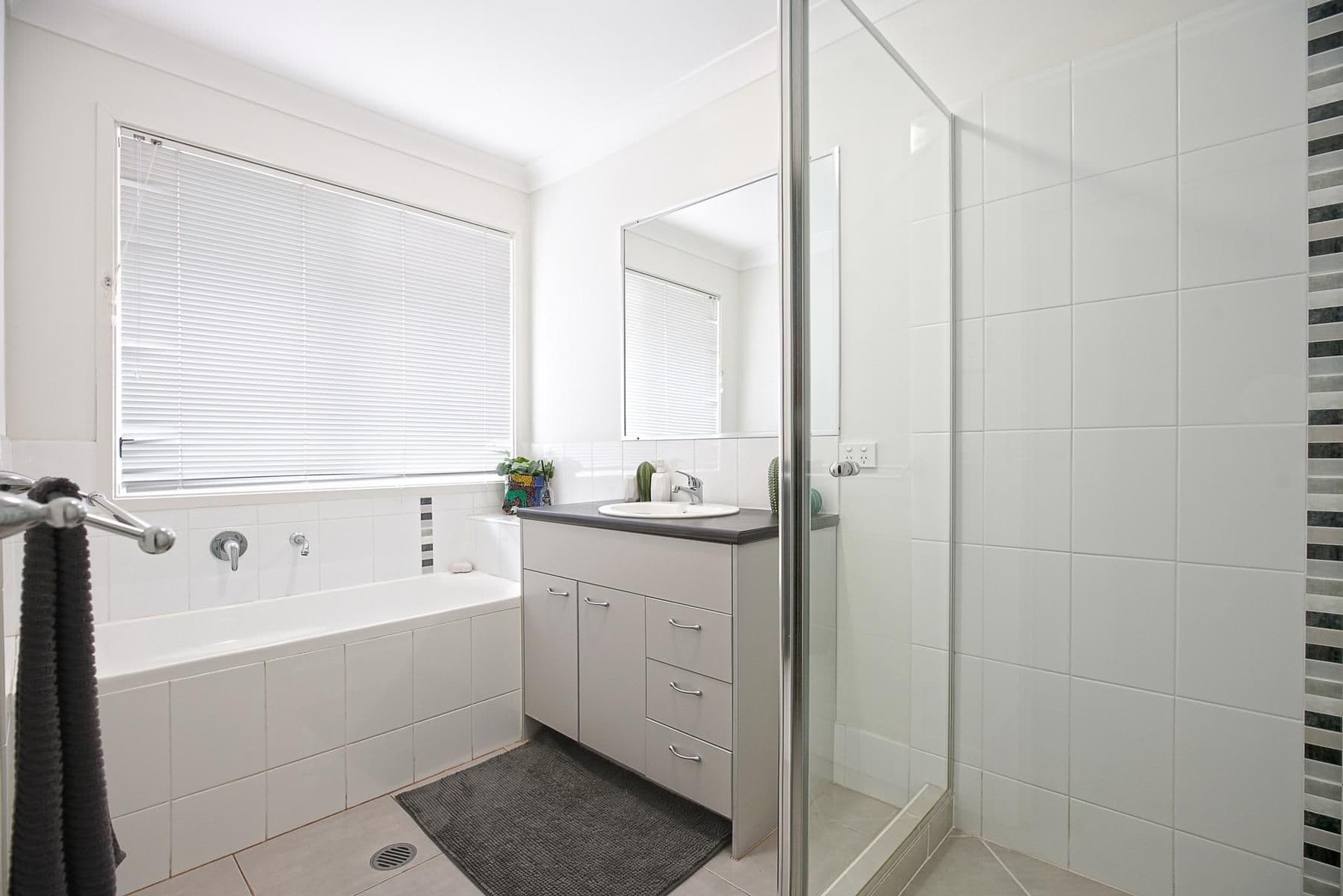 8 Blue View Terrace, Glenmore Park - Thumbnail 7