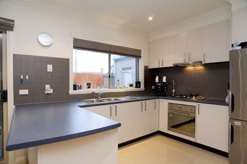 5 Delacombe Drive, MILL PARK VIC 3082, Mill Park - Thumbnail 2