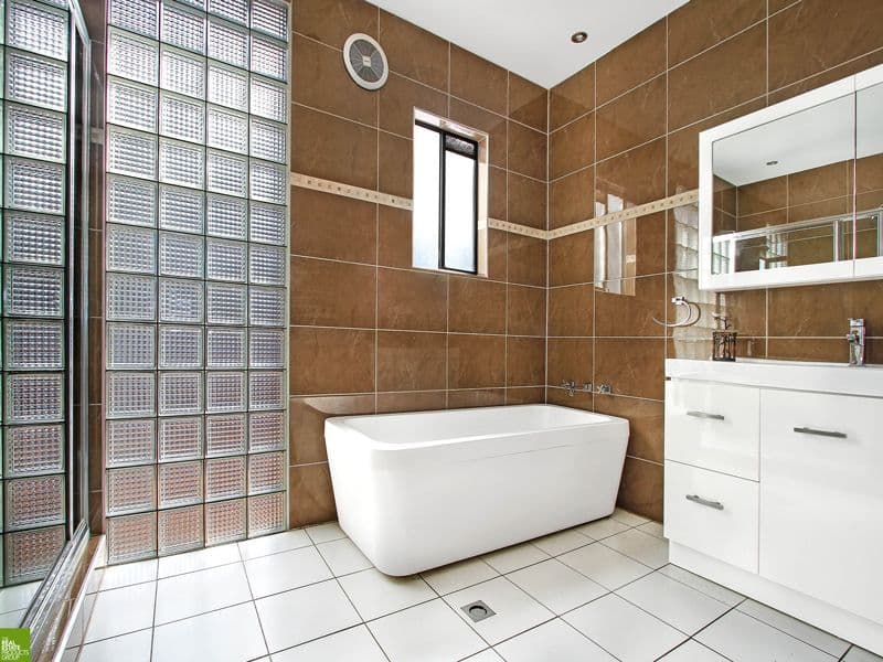 70 Beverley Avenue, UNANDERRA NSW 2526, Unanderra - Thumbnail 2