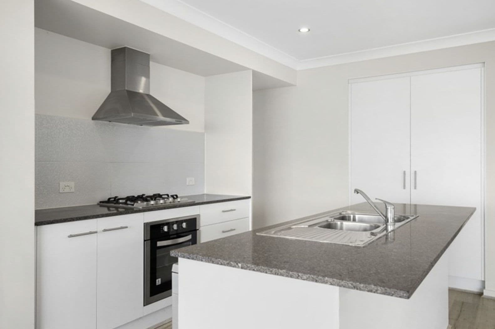 8 Katherine Lane, Upper Coomera QLD 4209, Upper Coomera - Thumbnail 3
