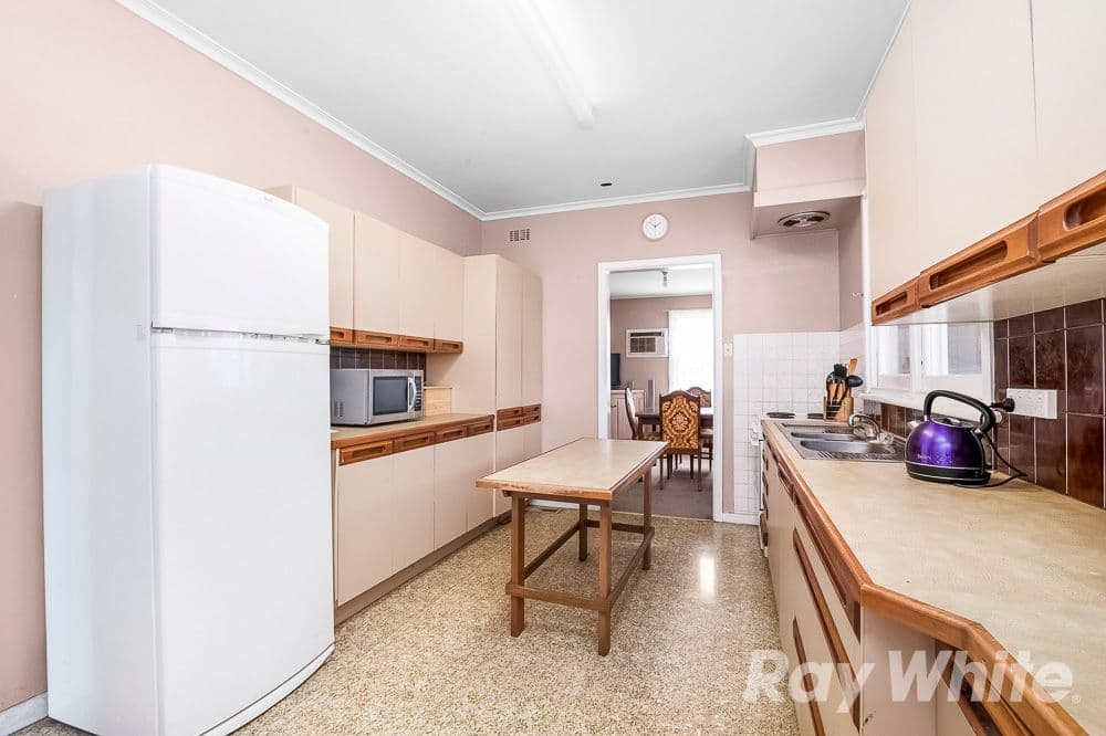 28 Irving Street, Mount Waverley VIC 3149, Mount Waverley - Thumbnail 2