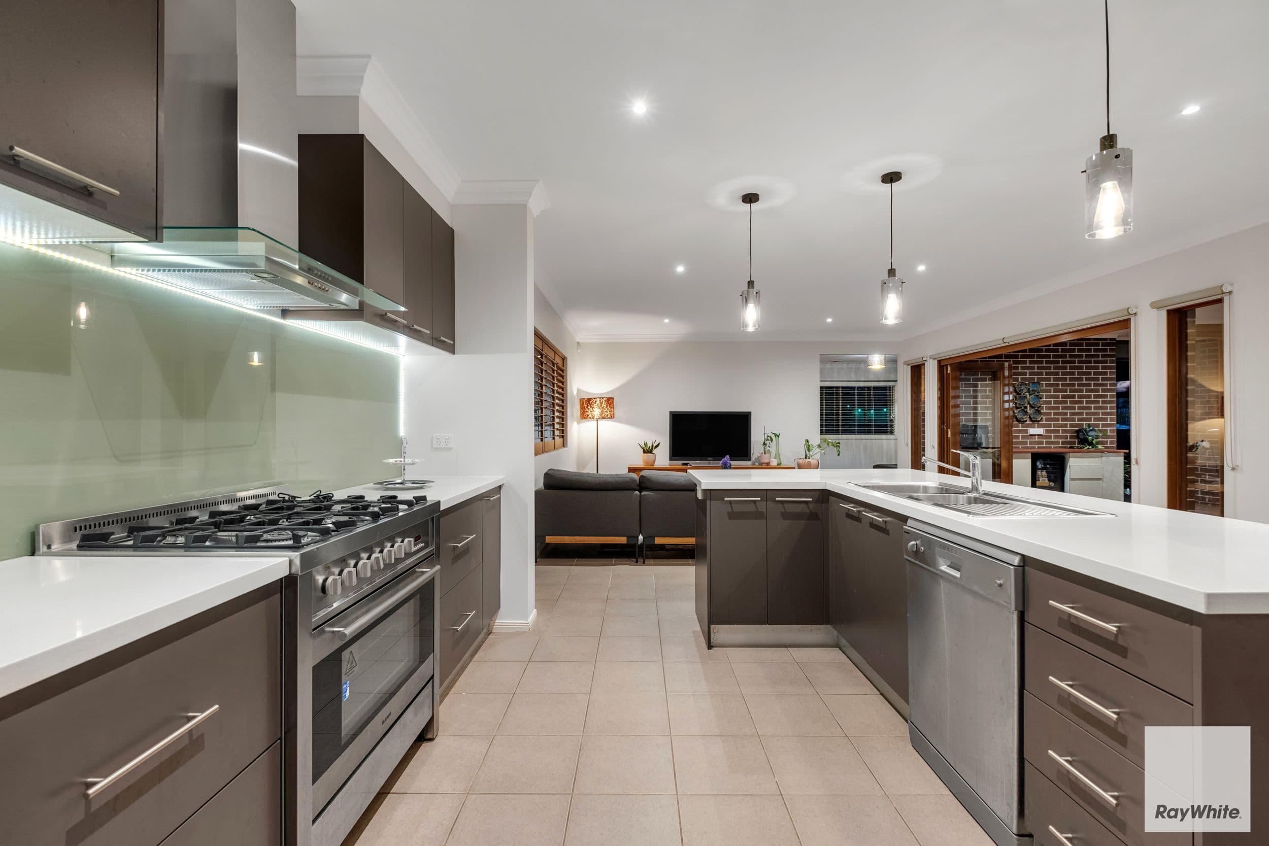 6 Insley Way, Caroline Springs VIC 3023, Caroline Springs - Thumbnail 3