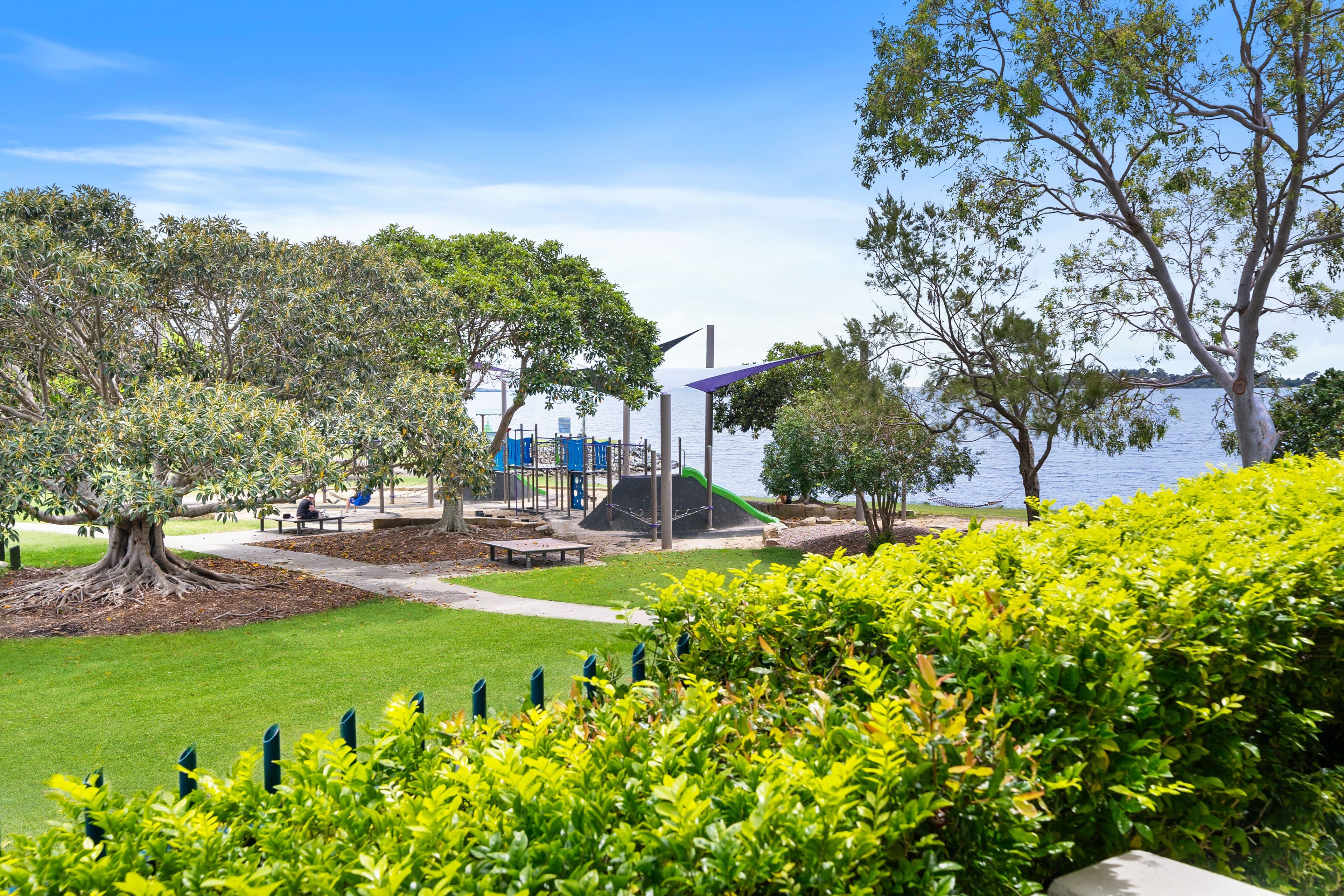 16 Commodore Drive, Birkdale QLD 4159, Birkdale - Thumbnail 2