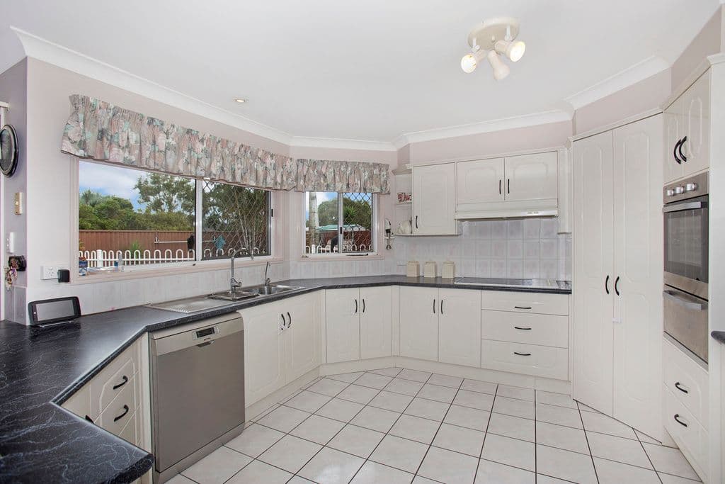 29 Avondale Drive, Banora Point NSW 2486, Banora Point - Thumbnail 2