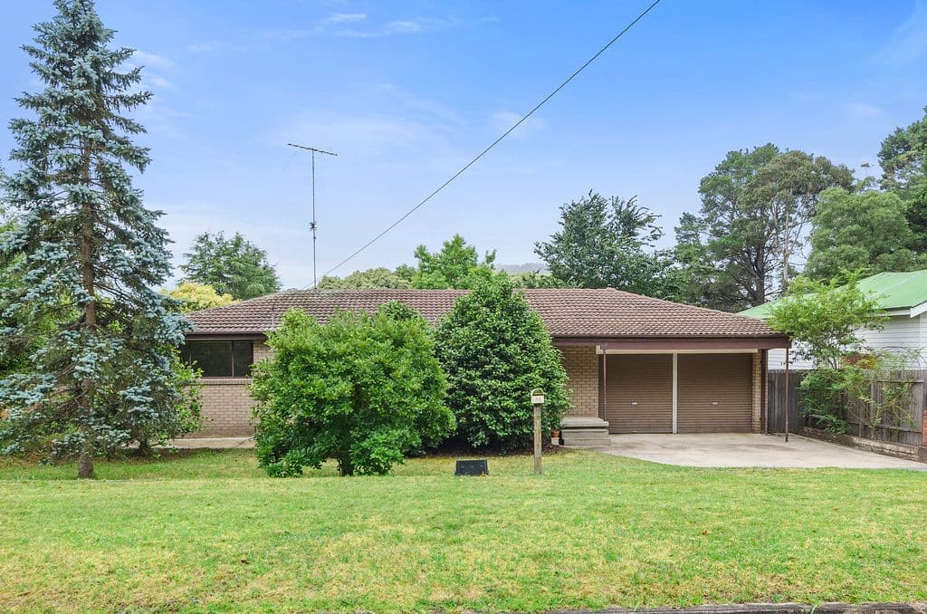 11 Waverley Parade, Mittagong - Image 1