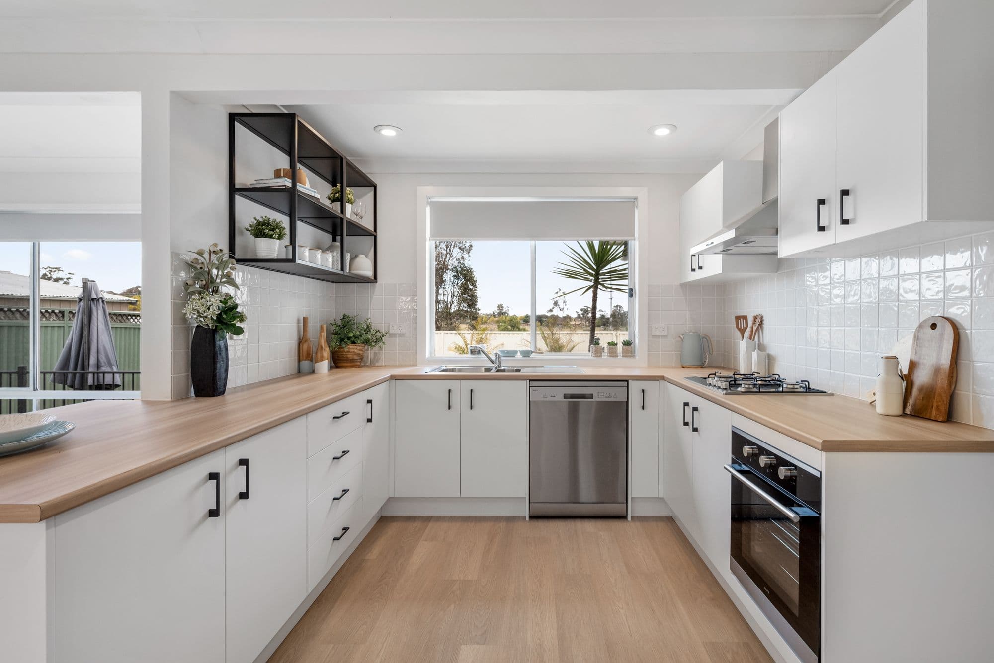 28 livingstone Avenue, Ingleburn NSW 2565, Ingleburn - Thumbnail 2