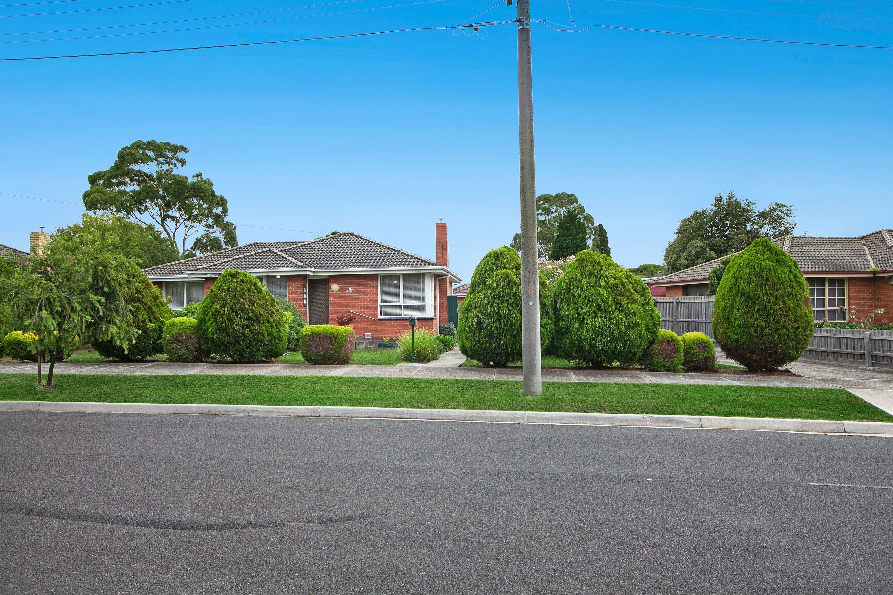 4 Inverness Street, Reservoir VIC 3073, Reservoir - Thumbnail 2