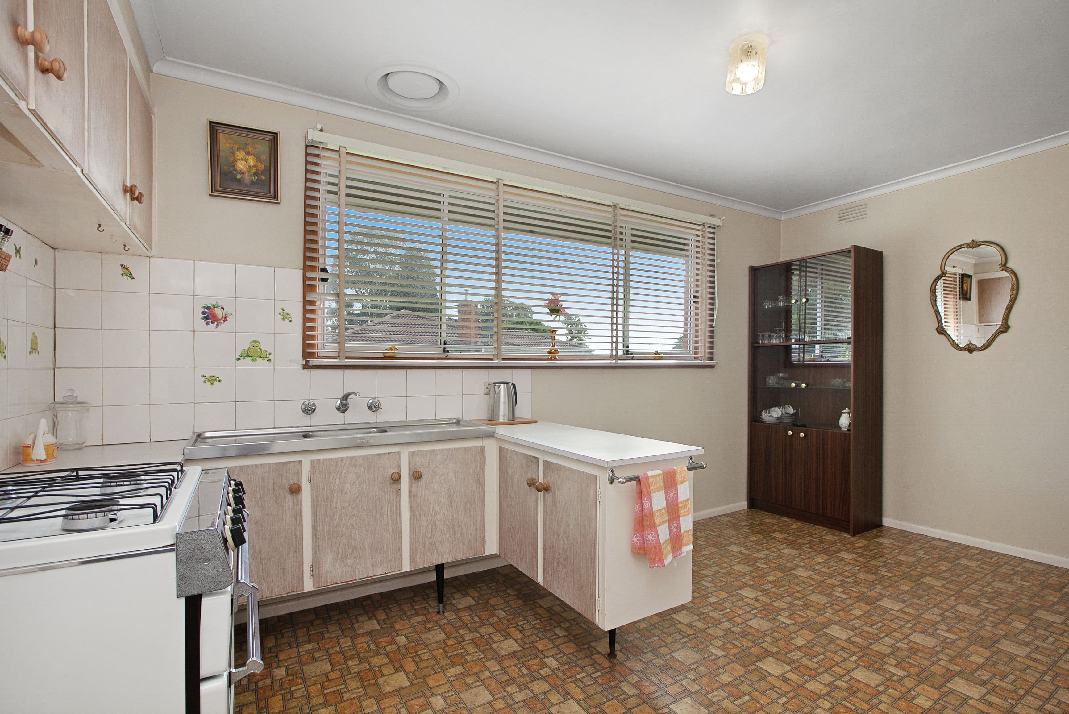 4 Inverness Street, Reservoir VIC 3073, Reservoir - Thumbnail 5