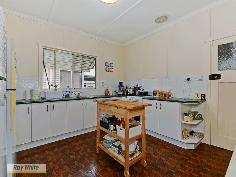 261 Earnshaw Road, NORTHGATE QLD 4013, Northgate - Thumbnail 4