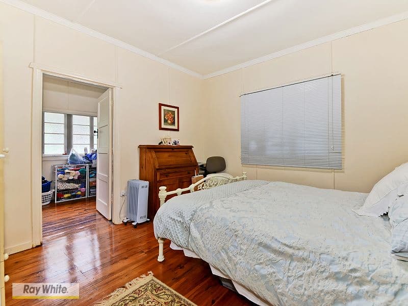 261 Earnshaw Road, NORTHGATE QLD 4013, Northgate - Thumbnail 5