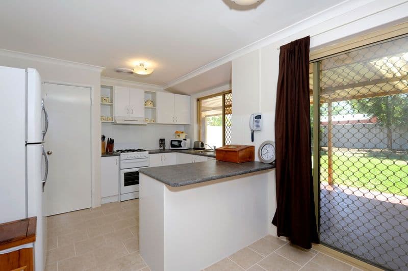 6 Chittering Place, COOLOONGUP WA 6168, Cooloongup - Thumbnail 4