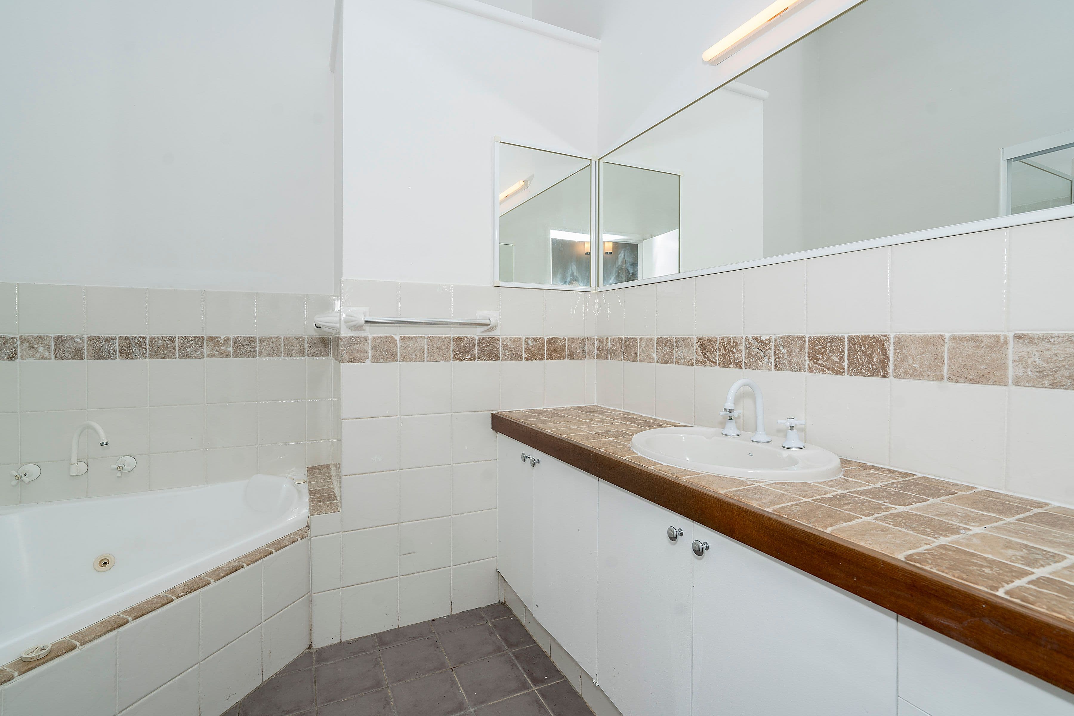 25 Hastings Parade, Bensville - Thumbnail 6
