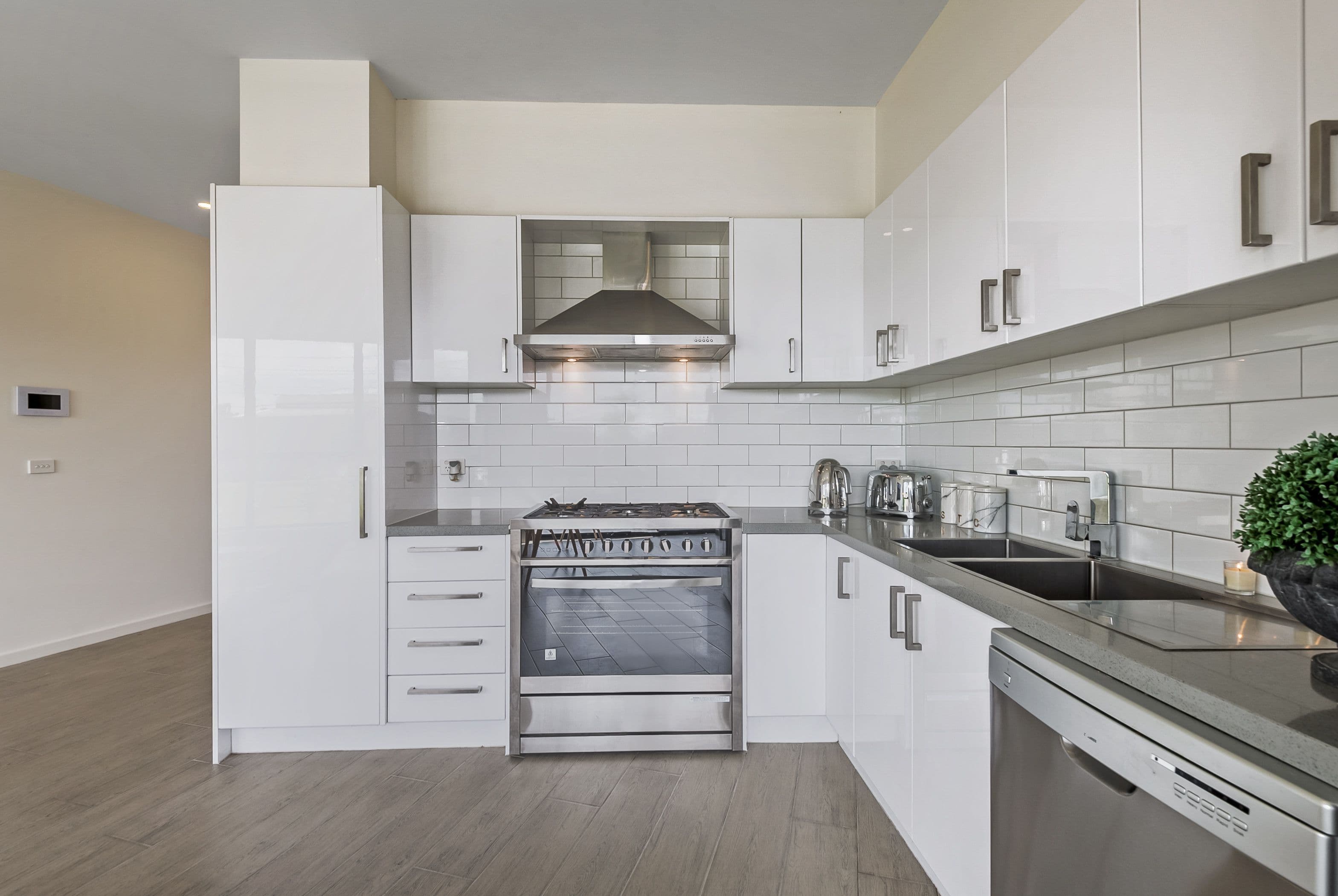 16 Joan Court, Reservoir VIC 3073, Reservoir - Thumbnail 2